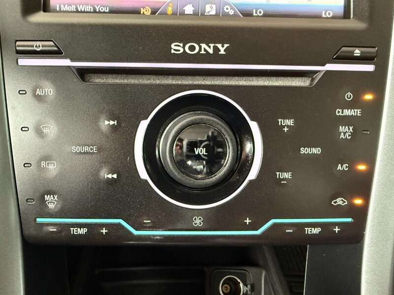 Ford Fusion Energi Vehicle Full-screen Gallery Image 35