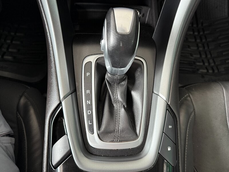 Ford Fusion Energi Vehicle Full-screen Gallery Image 36