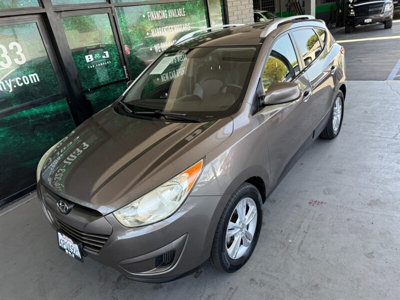 Hyundai Tucson Vehicle Full-screen Gallery Image 02