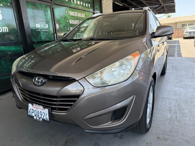 Hyundai Tucson Vehicle Full-screen Gallery Image 03