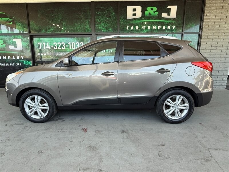 Hyundai Tucson Vehicle Full-screen Gallery Image 04