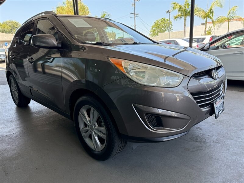 Hyundai Tucson Vehicle Full-screen Gallery Image 08