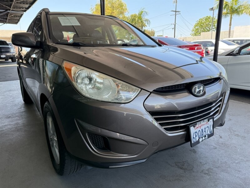 Hyundai Tucson Vehicle Full-screen Gallery Image 09