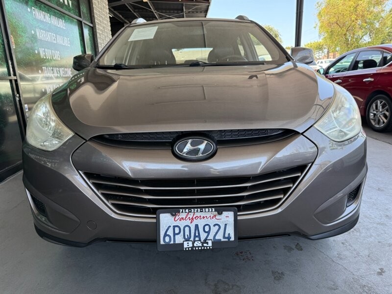 Hyundai Tucson Vehicle Full-screen Gallery Image 12