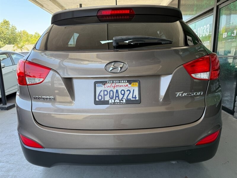 Hyundai Tucson Vehicle Full-screen Gallery Image 14