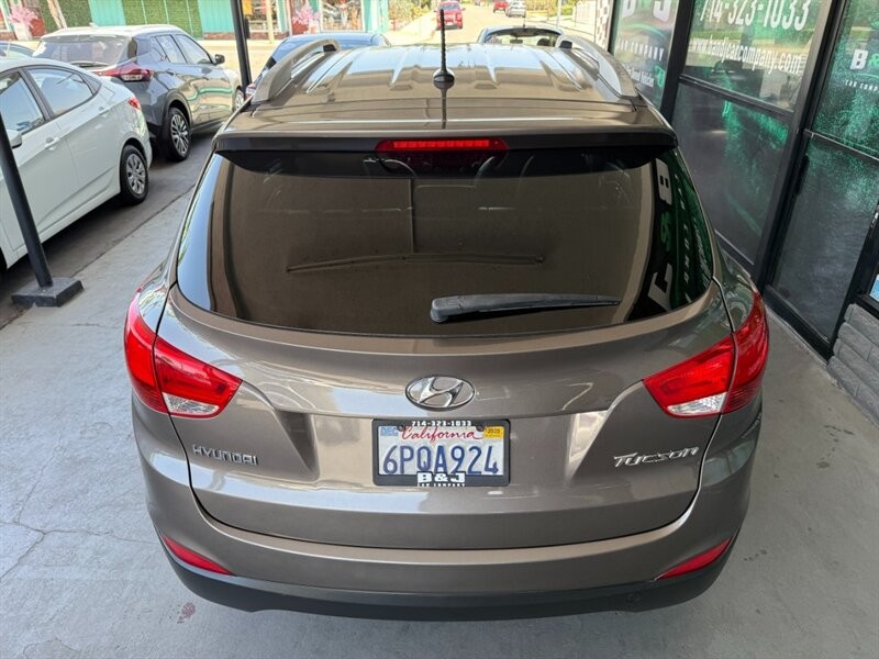 Hyundai Tucson Vehicle Full-screen Gallery Image 15