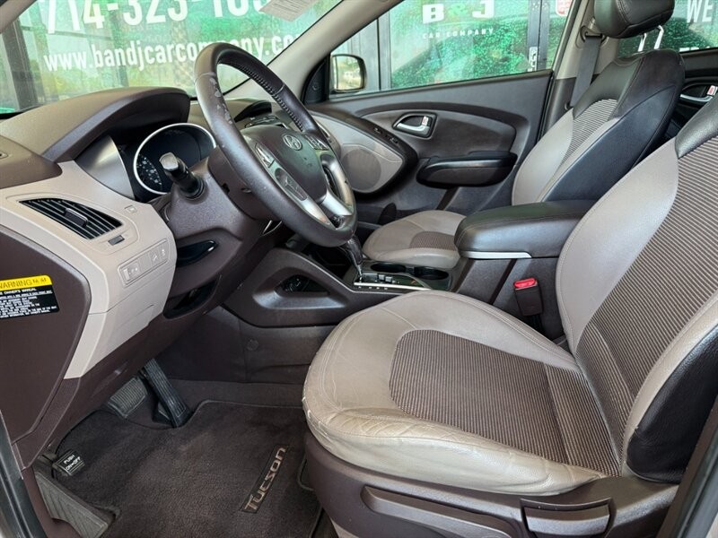 Hyundai Tucson Vehicle Full-screen Gallery Image 17