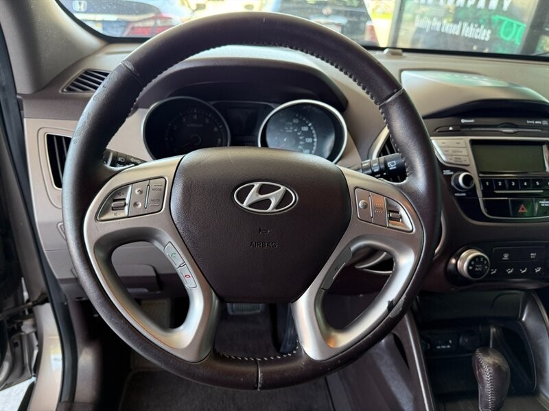 Hyundai Tucson Vehicle Full-screen Gallery Image 19