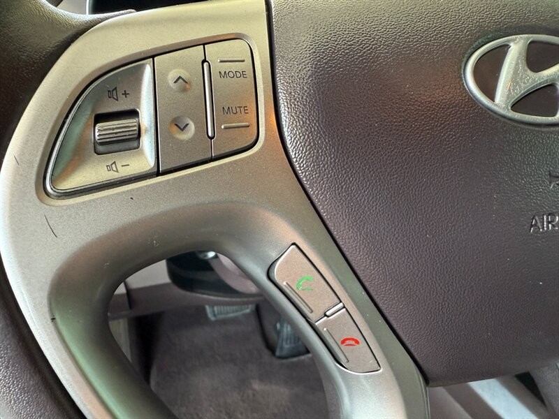 Hyundai Tucson Vehicle Full-screen Gallery Image 20