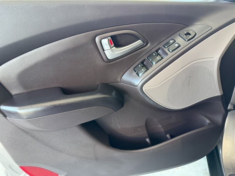 Hyundai Tucson Vehicle Full-screen Gallery Image 22