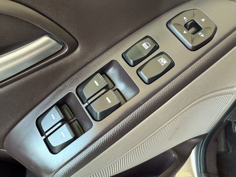 Hyundai Tucson Vehicle Full-screen Gallery Image 23