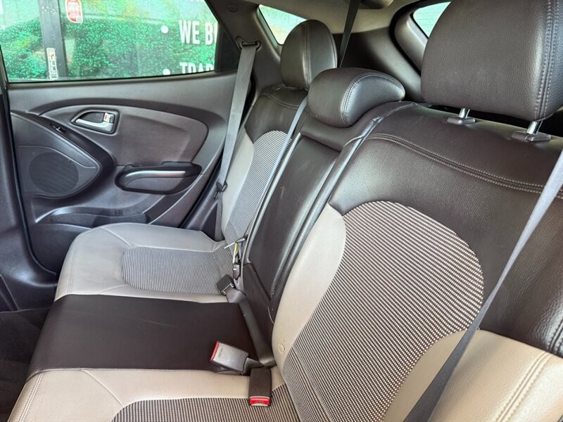 Hyundai Tucson Vehicle Full-screen Gallery Image 24