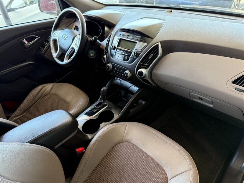 Hyundai Tucson Vehicle Full-screen Gallery Image 25