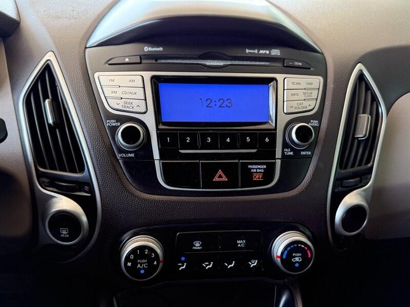 Hyundai Tucson Vehicle Full-screen Gallery Image 28