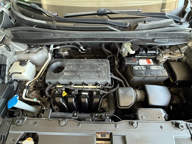 Hyundai Tucson Vehicle Full-screen Gallery Image 32