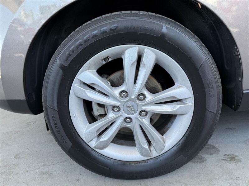 Hyundai Tucson Vehicle Full-screen Gallery Image 33