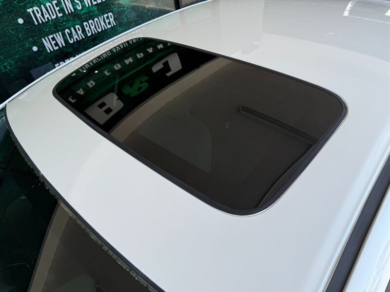 Honda Civic Sedan Vehicle Full-screen Gallery Image 15