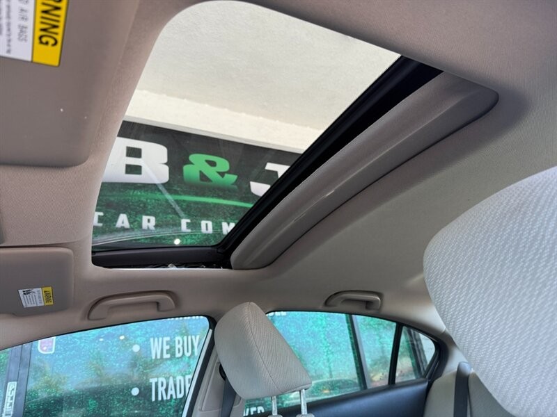 Honda Civic Sedan Vehicle Full-screen Gallery Image 16