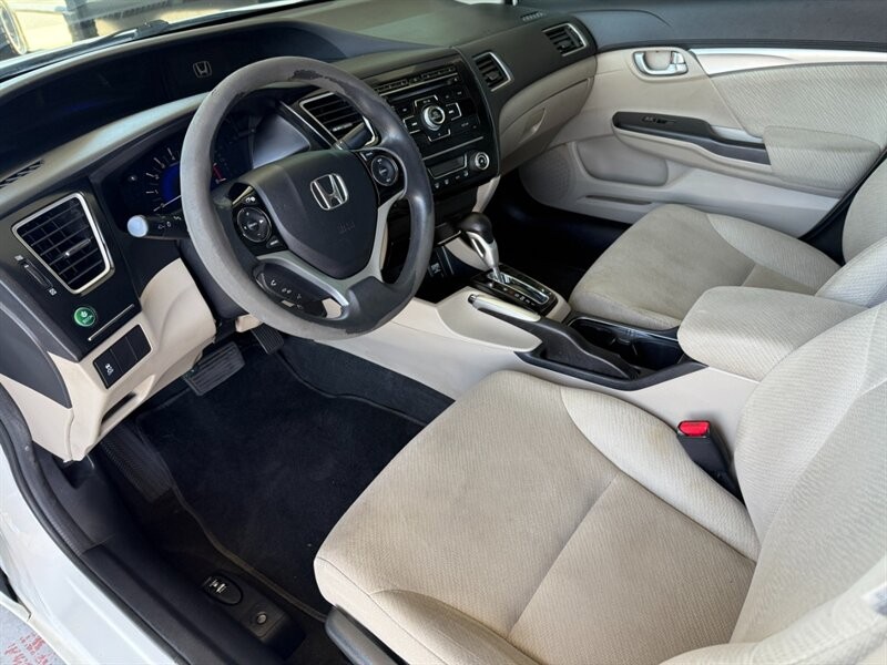 Honda Civic Sedan Vehicle Full-screen Gallery Image 17