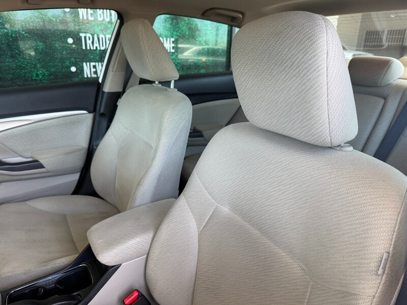 Honda Civic Sedan Vehicle Full-screen Gallery Image 19