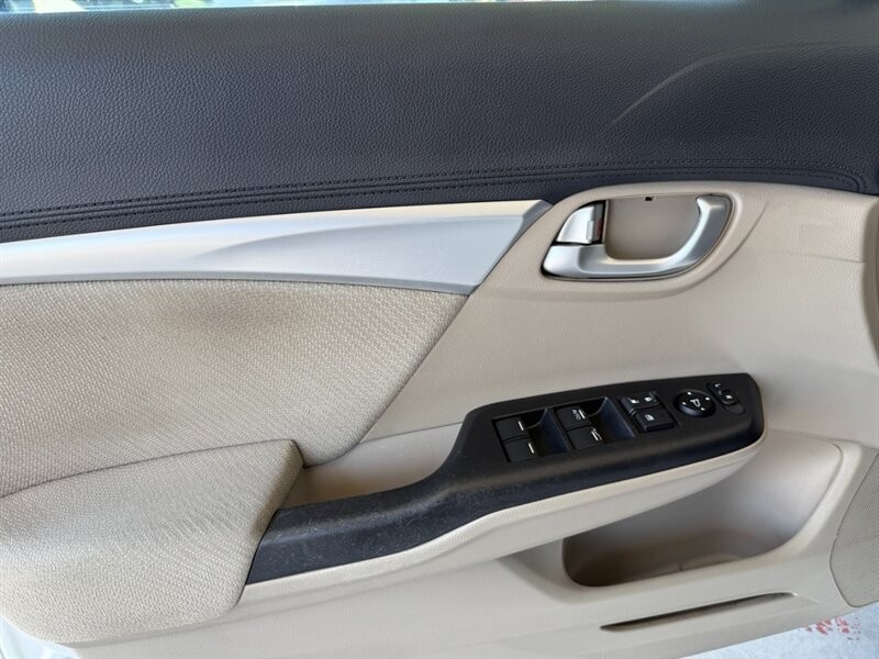 Honda Civic Sedan Vehicle Full-screen Gallery Image 22