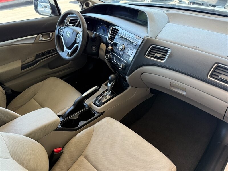 Honda Civic Sedan Vehicle Full-screen Gallery Image 25