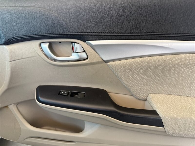 Honda Civic Sedan Vehicle Full-screen Gallery Image 26