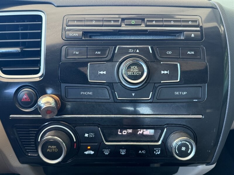 Honda Civic Sedan Vehicle Full-screen Gallery Image 29