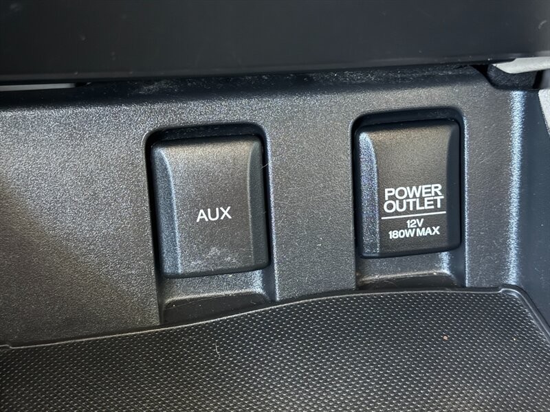 Honda Civic Sedan Vehicle Full-screen Gallery Image 30