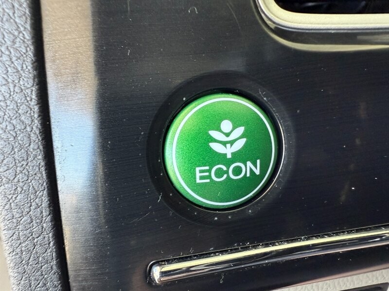 Honda Civic Sedan Vehicle Full-screen Gallery Image 33