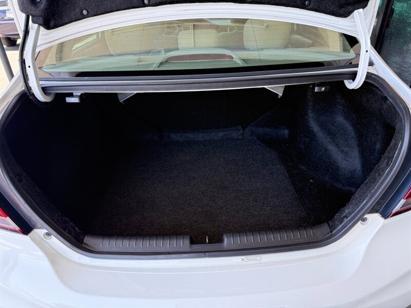 Honda Civic Sedan Vehicle Full-screen Gallery Image 34