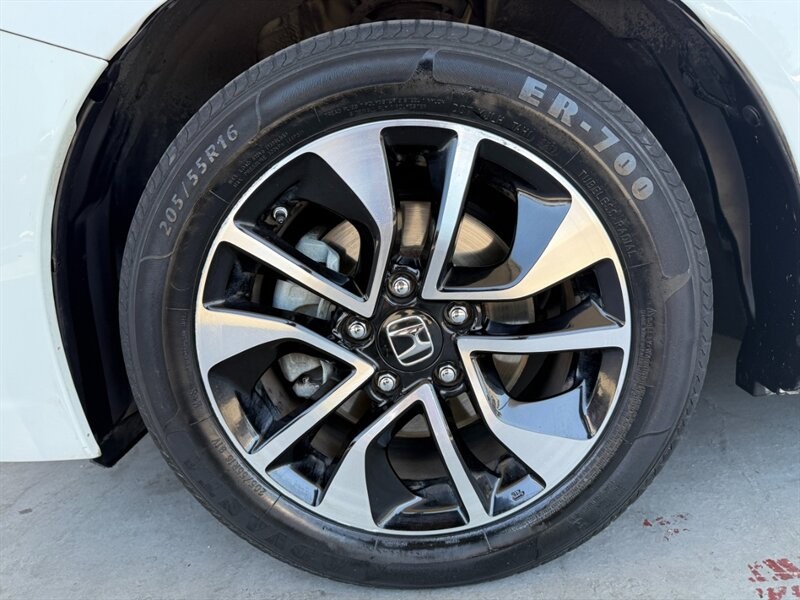 Honda Civic Sedan Vehicle Full-screen Gallery Image 36