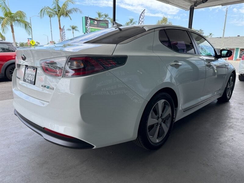 Kia Optima Hybrid Vehicle Full-screen Gallery Image 10