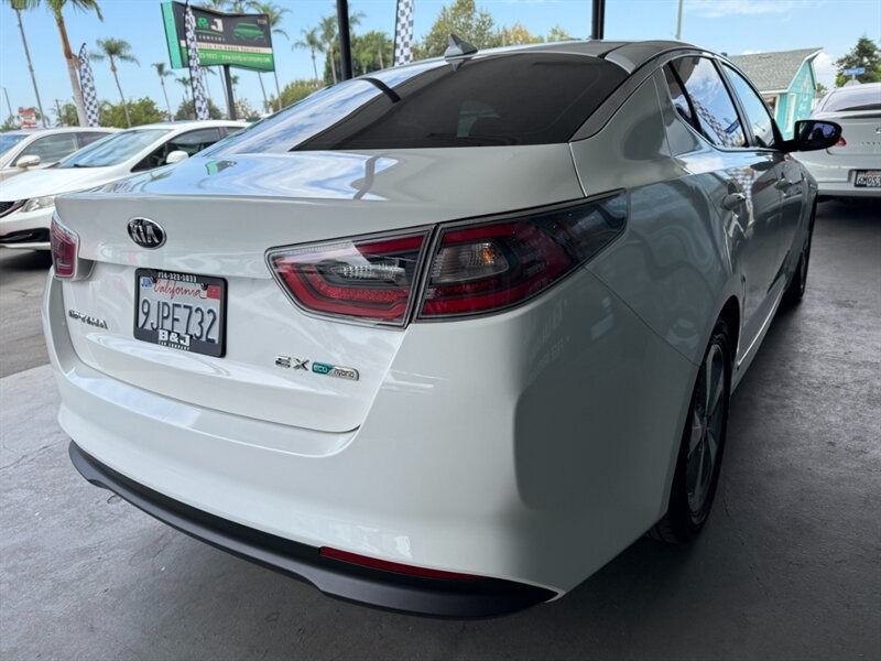 Kia Optima Hybrid Vehicle Full-screen Gallery Image 11