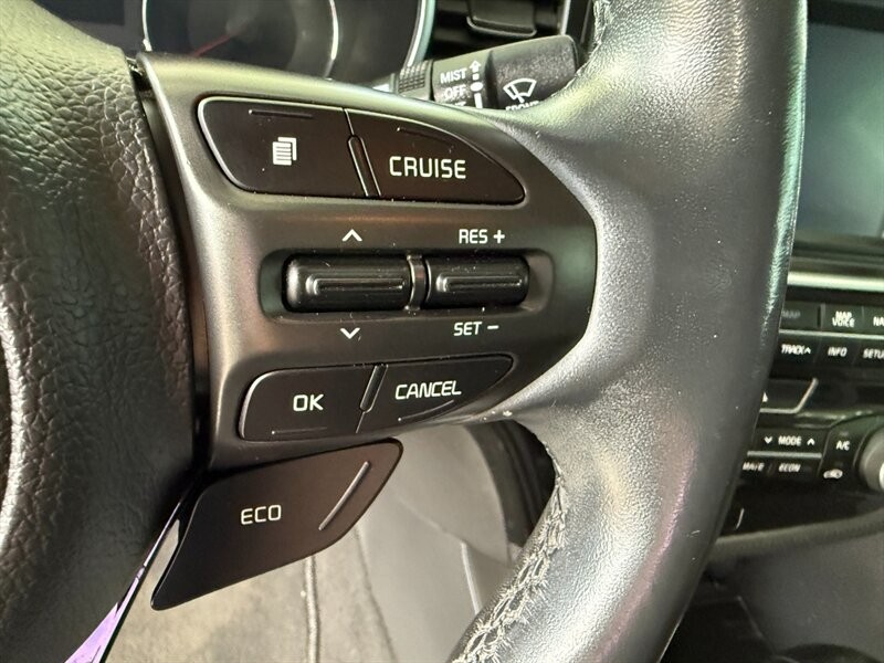 Kia Optima Hybrid Vehicle Full-screen Gallery Image 22