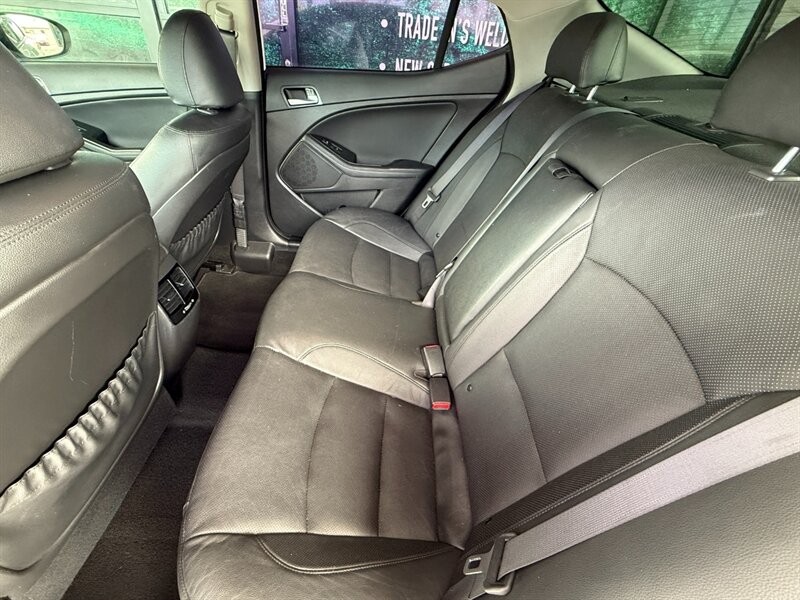 Kia Optima Hybrid Vehicle Full-screen Gallery Image 26