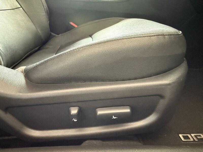 Kia Optima Hybrid Vehicle Full-screen Gallery Image 28