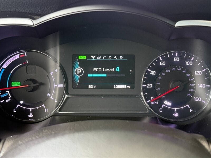 Kia Optima Hybrid Vehicle Full-screen Gallery Image 30