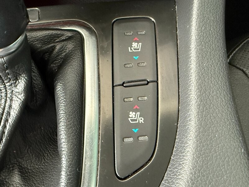 Kia Optima Hybrid Vehicle Full-screen Gallery Image 38