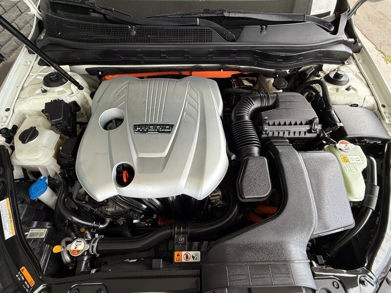 Kia Optima Hybrid Vehicle Full-screen Gallery Image 40