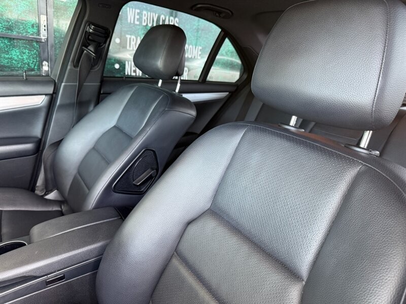 Mercedes-Benz C-Class Vehicle Full-screen Gallery Image 20