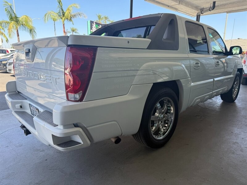 Chevrolet Avalanche Vehicle Full-screen Gallery Image 10