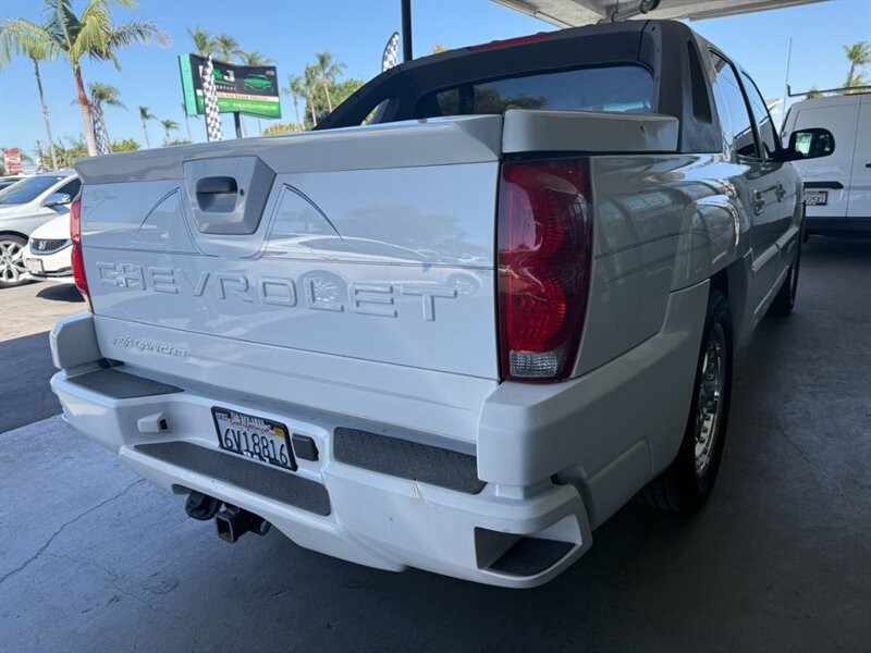 Chevrolet Avalanche Vehicle Full-screen Gallery Image 11