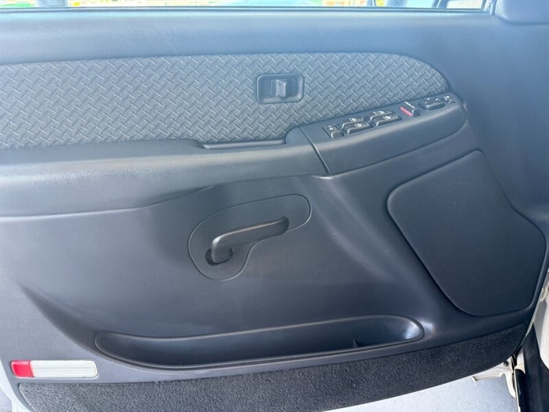 Chevrolet Avalanche Vehicle Full-screen Gallery Image 21