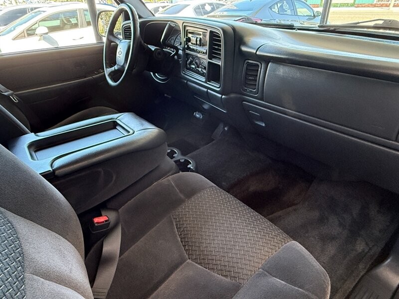 Chevrolet Avalanche Vehicle Full-screen Gallery Image 24