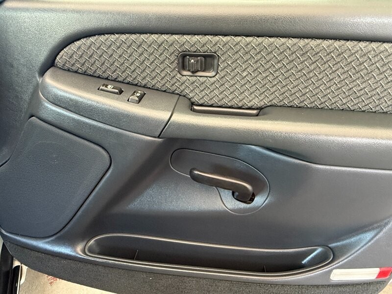 Chevrolet Avalanche Vehicle Full-screen Gallery Image 25