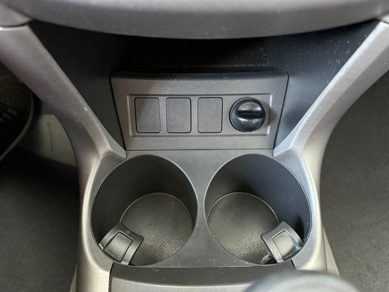 Toyota RAV4 Vehicle Full-screen Gallery Image 29