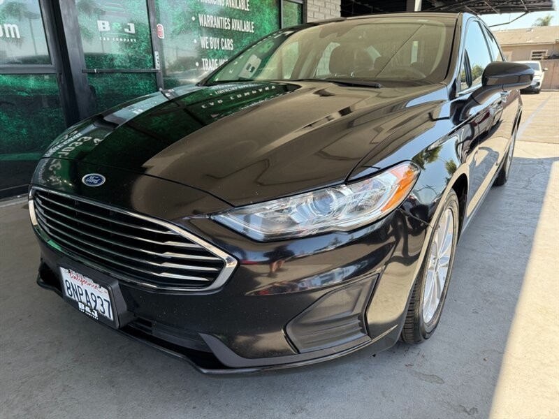 Ford Fusion Vehicle Full-screen Gallery Image 03