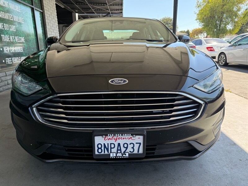 Ford Fusion Vehicle Full-screen Gallery Image 12