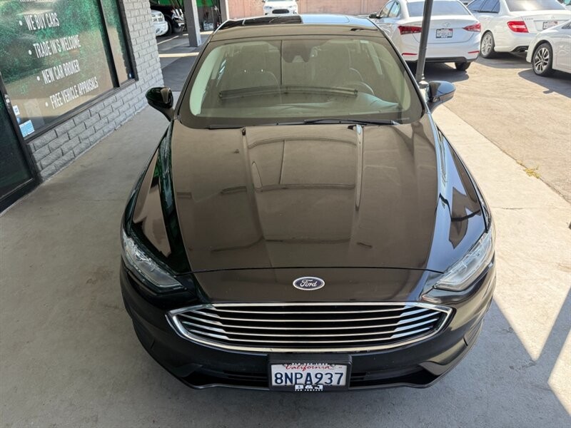 Ford Fusion Vehicle Full-screen Gallery Image 13